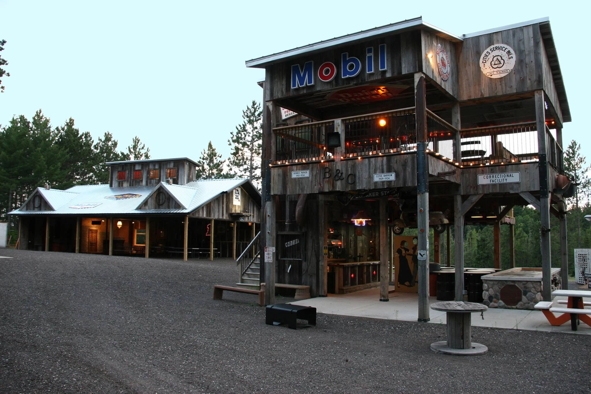 Read more about the article Bonnie & Clyde’s Gangster Park